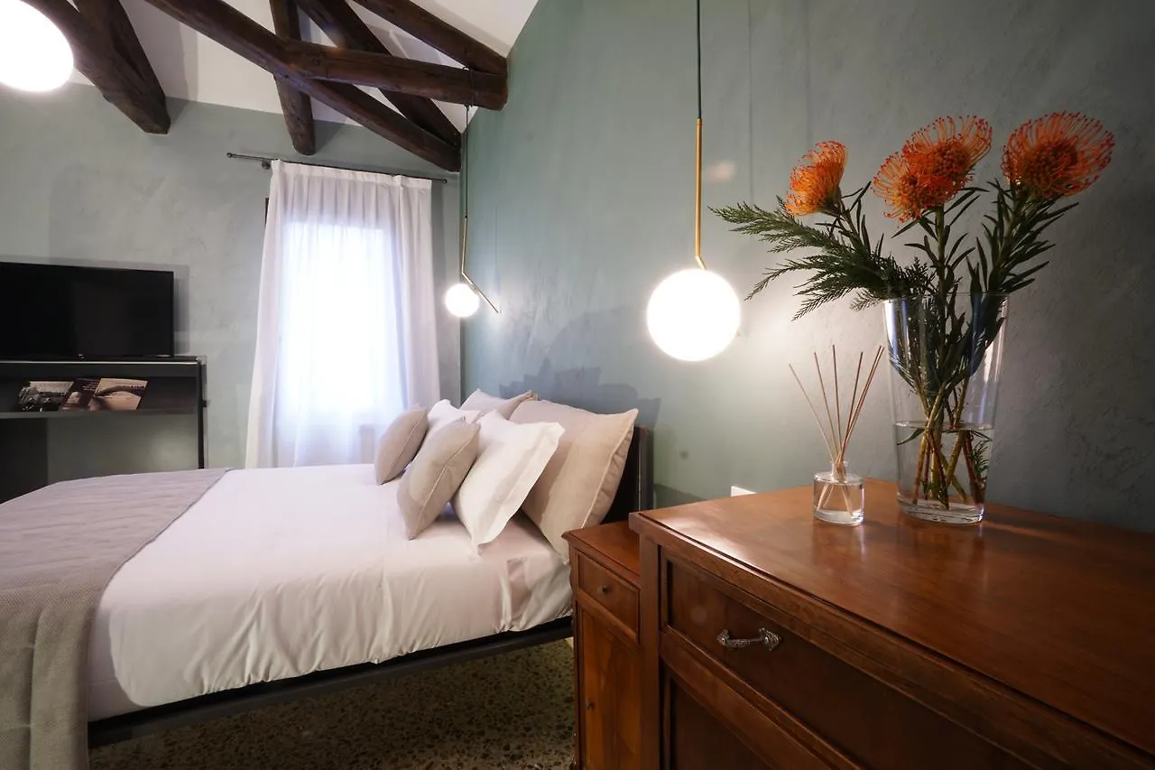 P 1779 Bed & Breakfast Venice Italy