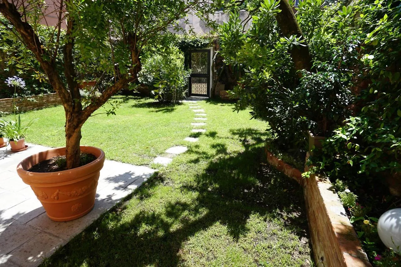 P 1779 Bed & Breakfast Venice
