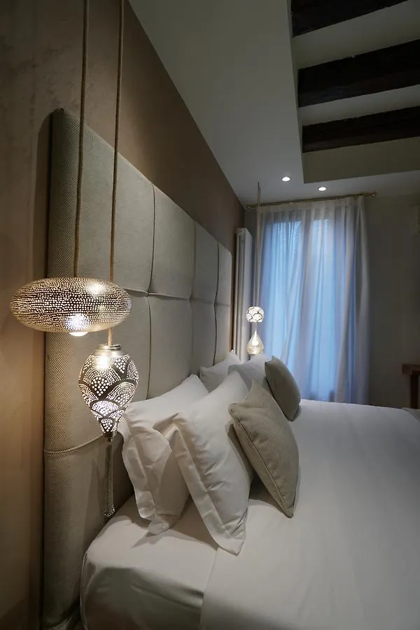 P 1779 Bed & Breakfast Venice Italy