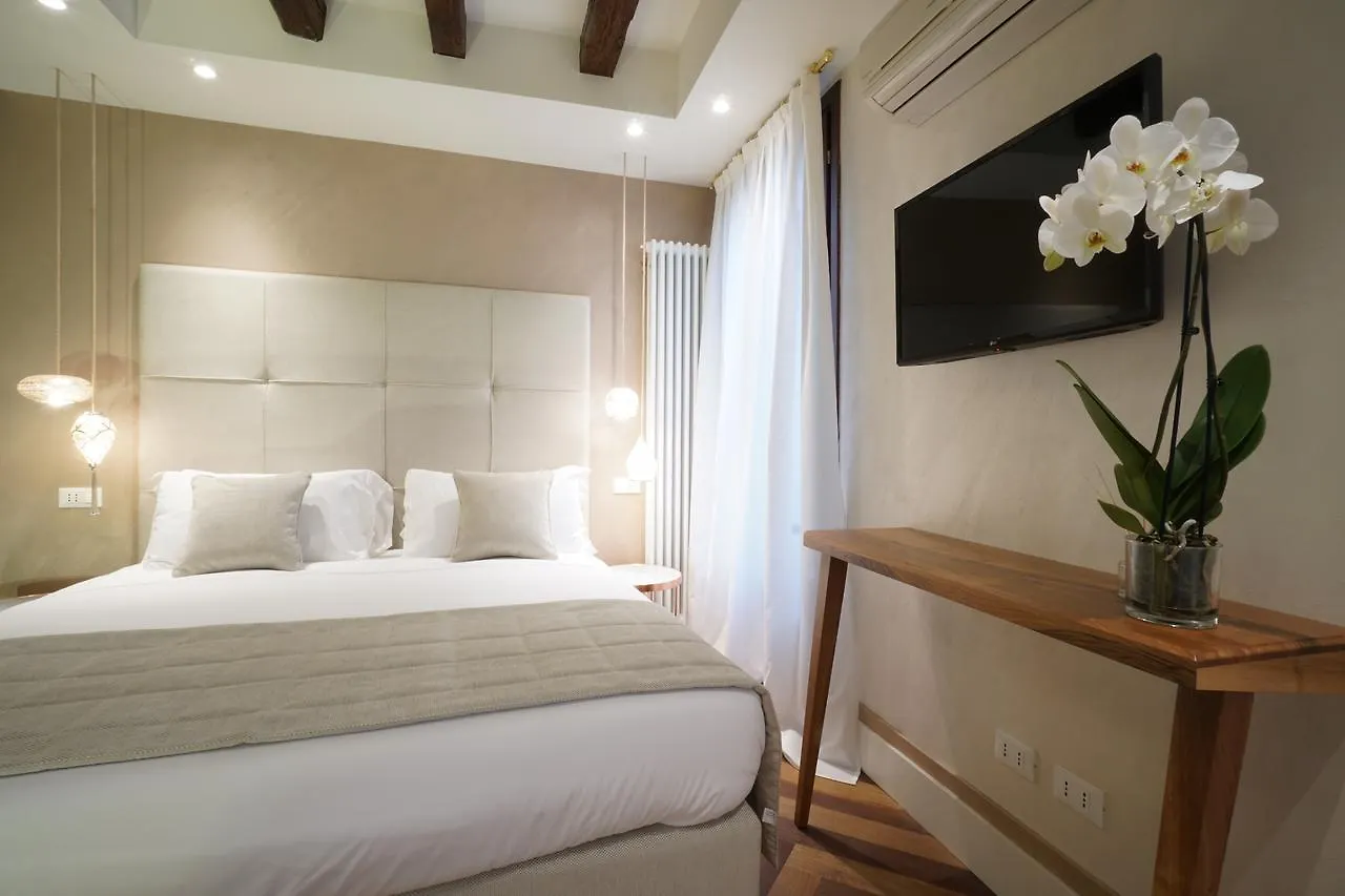 P 1779 Bed & Breakfast Venice Italy